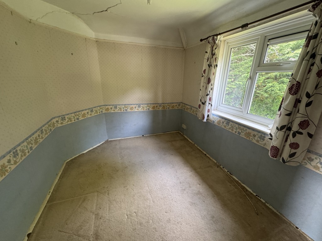 Lot: 103 - SEMI-DETACHED HOUSE FOR IMPROVEMENT - Bedroom two